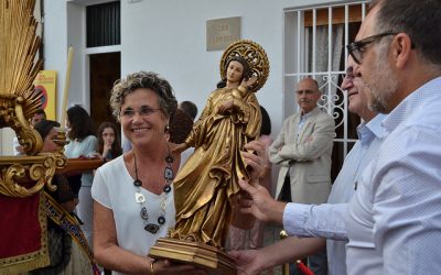 La imatge de Santa Tecla ja s’exposa al domicili de la pendonista